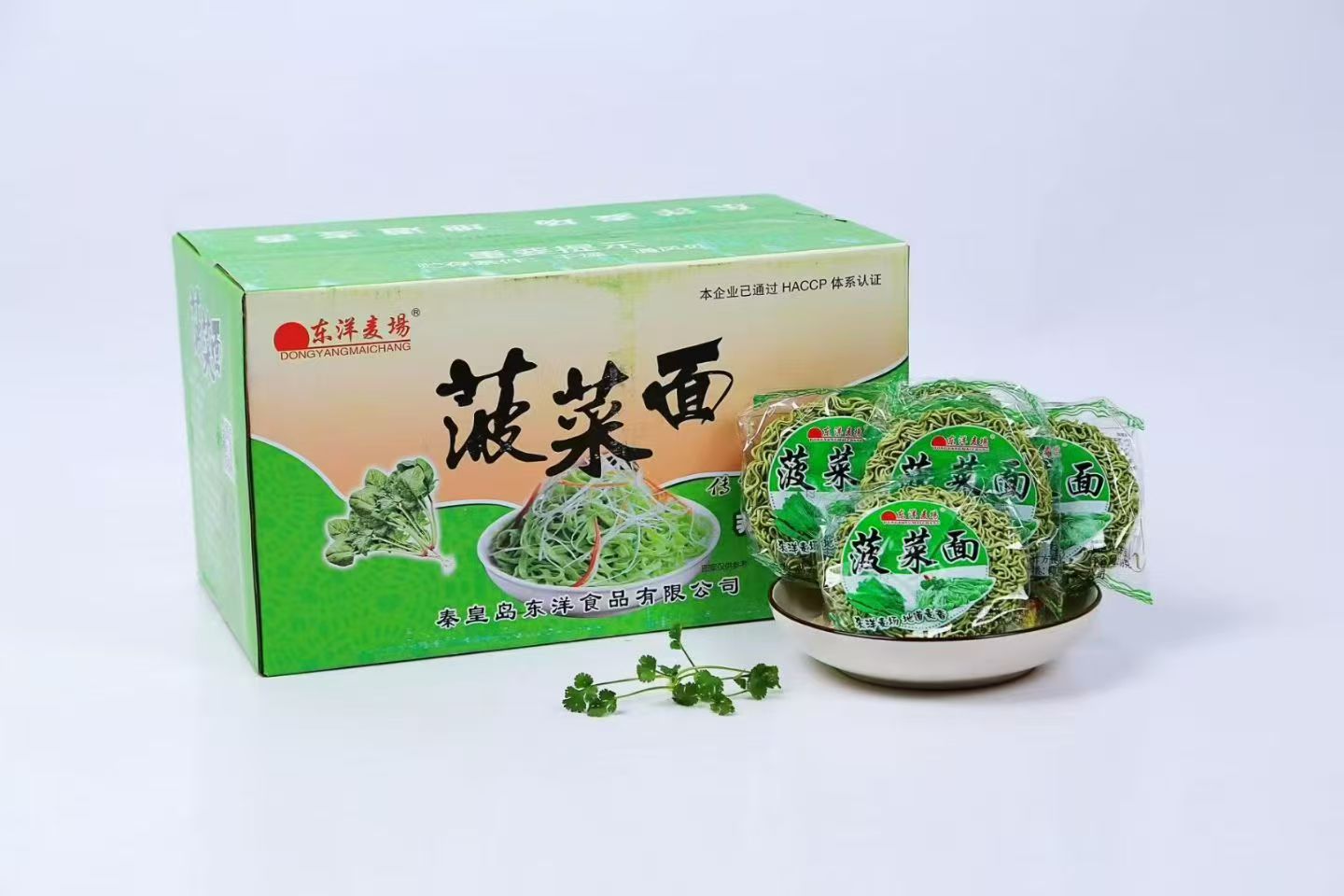 秦皇島東陽食品は年間何トンの即席麺ブロックを生産していますか?